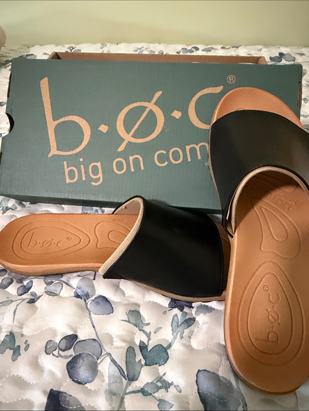 New b.o.c. Black and Tan Slide Sandals